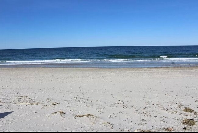 Building Photo - 35 Hemlock St