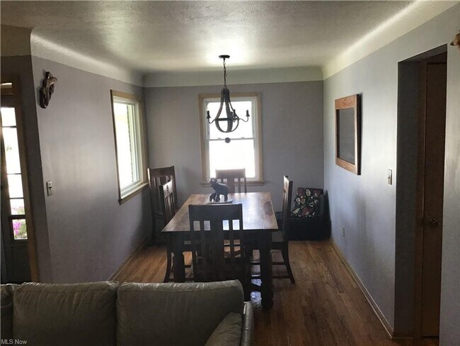 Building Photo - Brick Ranch for Rent in Mayfield HTS walking distance to Golden Gate Plaza