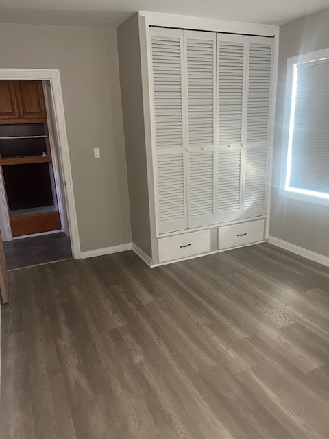 bedroom gray wood vinyl flooring - 625 W Maple St