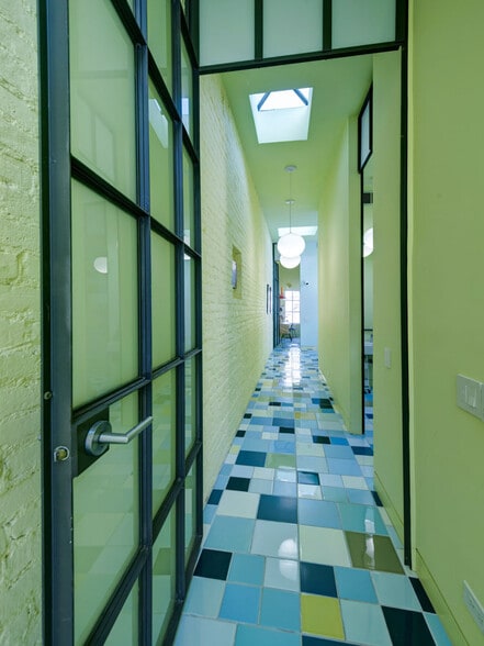 Building Photo - 290 Bleecker St