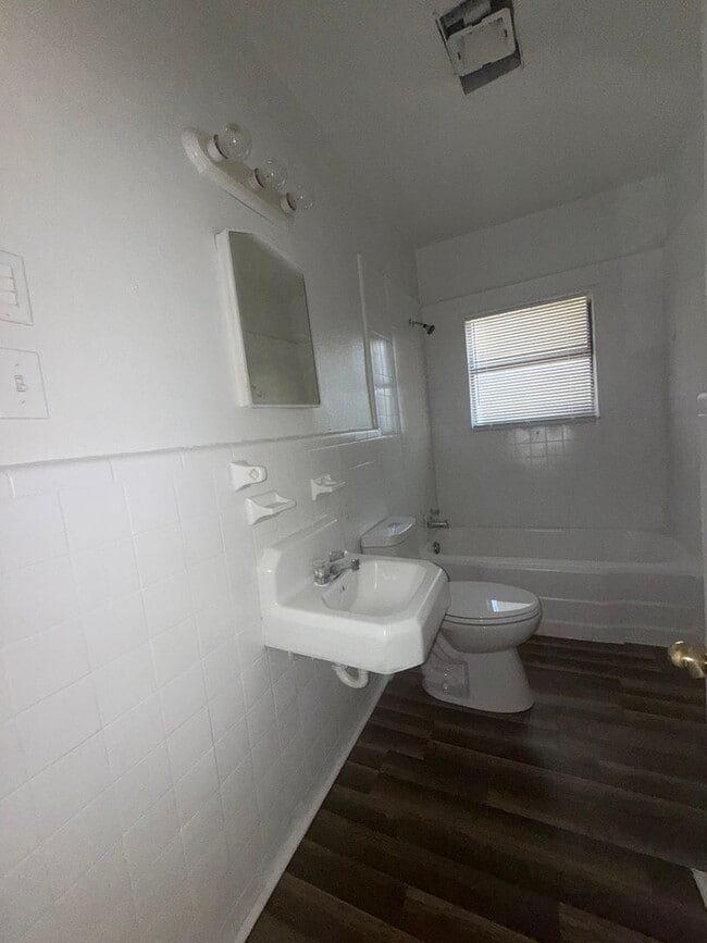 Building Photo - Cozy 3 Bedroom Family Home