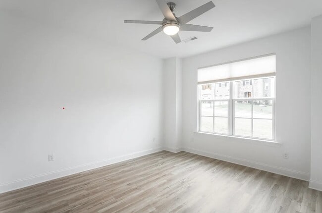 Building Photo - 6414 Satjanon Dr