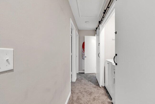Building Photo - 403 71st Ave N