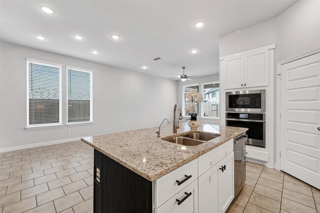 Building Photo - 6602 Albany Forest Ct