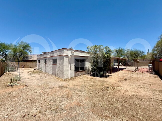 Building Photo - 1303 N Walnut Blvd