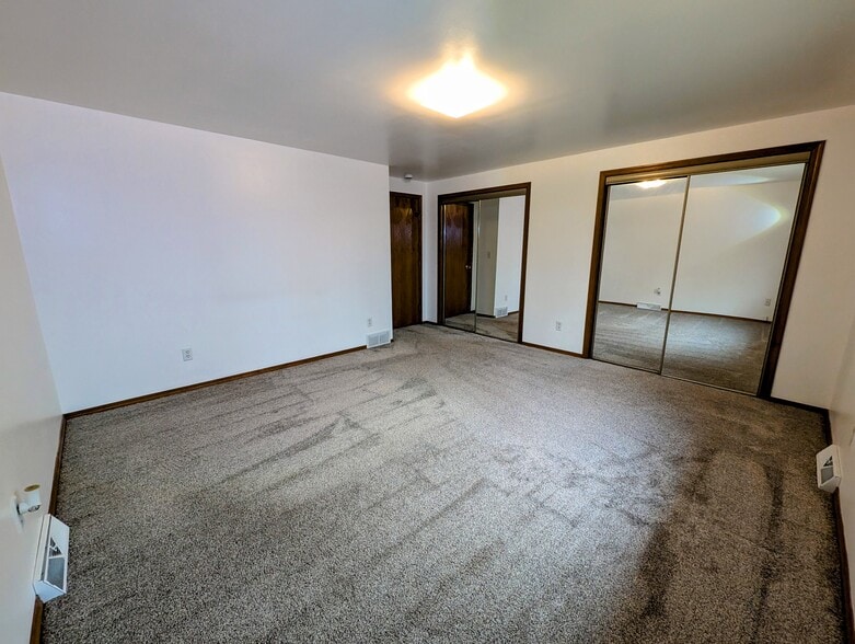 Master Bedroom - 2043 Hilltop Dr