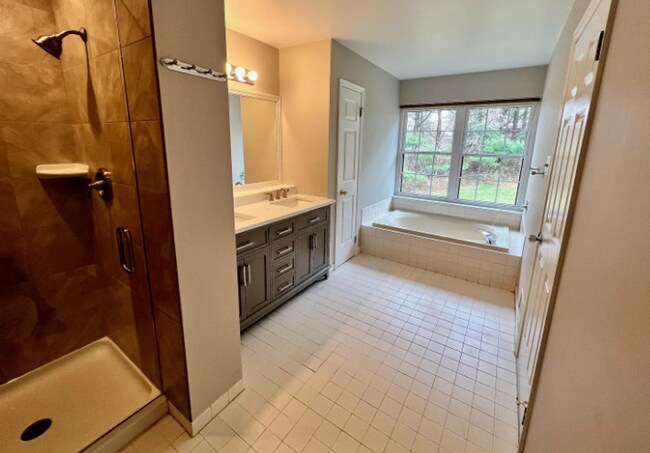 Building Photo - 3 Bedroom 2.5 Bath Townhouse in Woodlands Community of West Chester