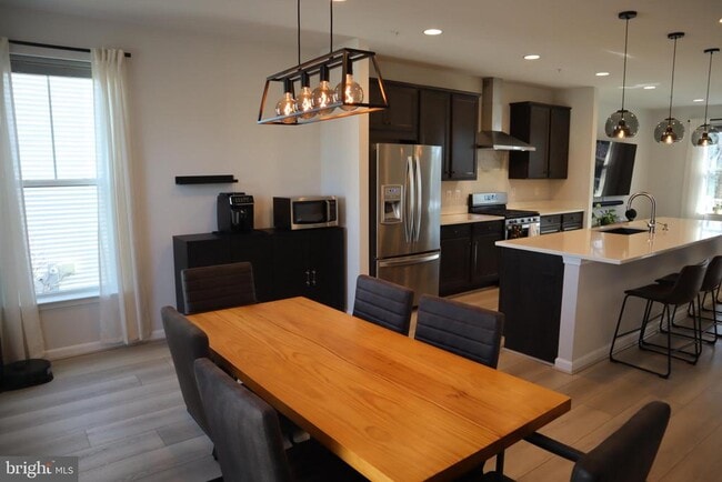 Building Photo - 585 Cross Chase Dr