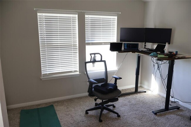 Building Photo - 11500 Maple Leaf Way