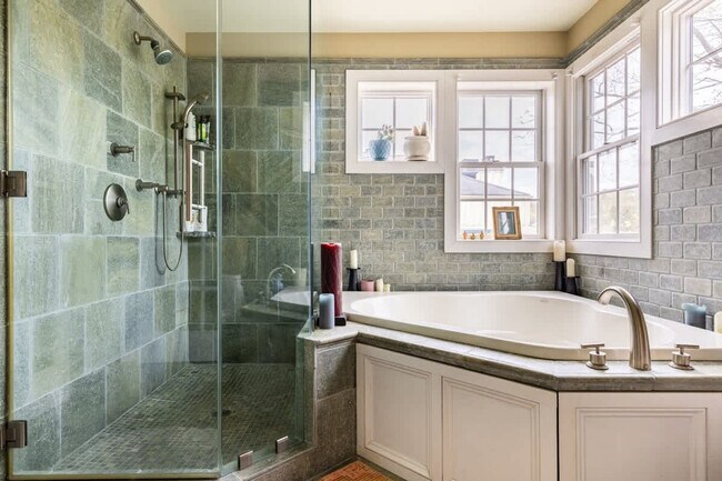 Building Photo - 15 Ferry St