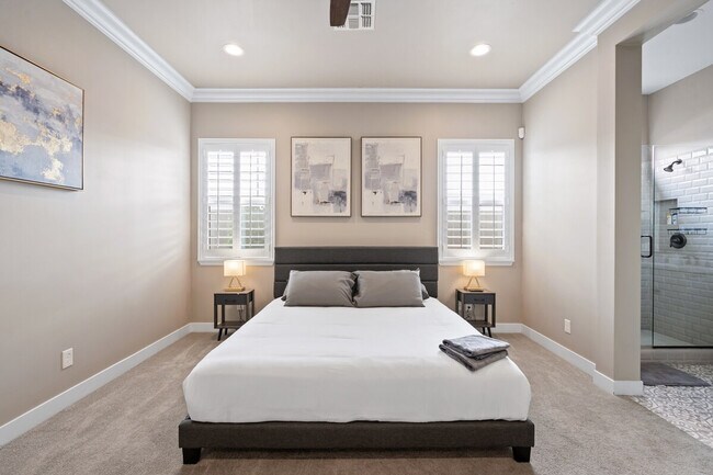 Building Photo - 1913 E Rosemary Dr