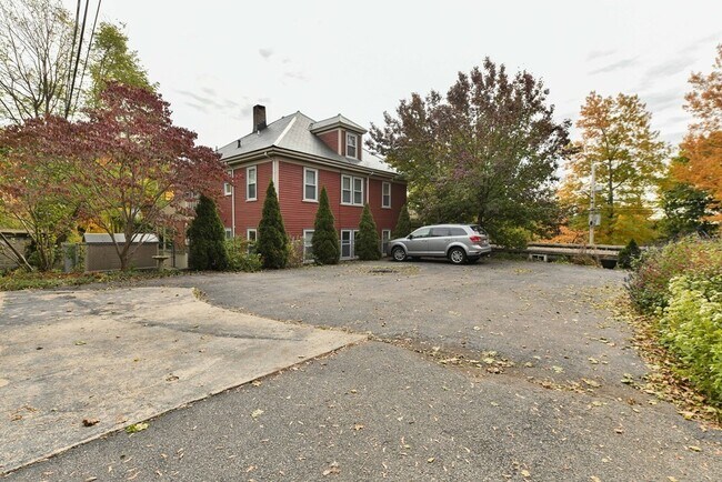 Building Photo - 62 Sawyer Ave