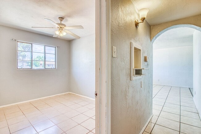 Building Photo - Beautiful 3 bed-1 bath house