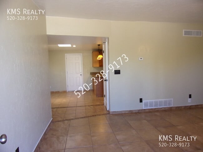 Building Photo - 5625 S Irving Dr