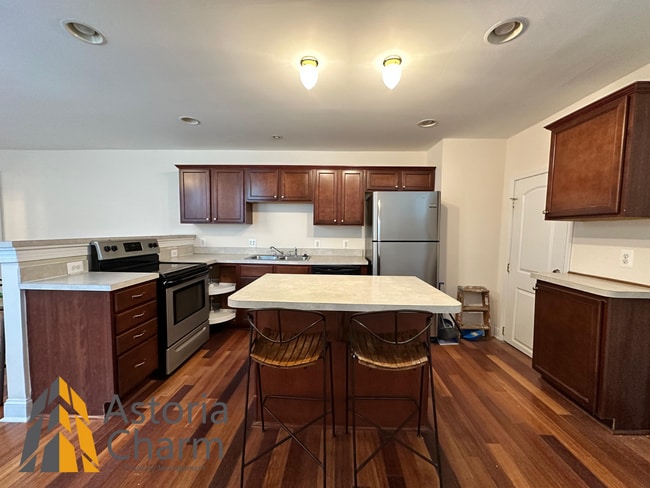 Primary Photo - Live in Comfort: Spacious 3 Bedroom 2 Bath...