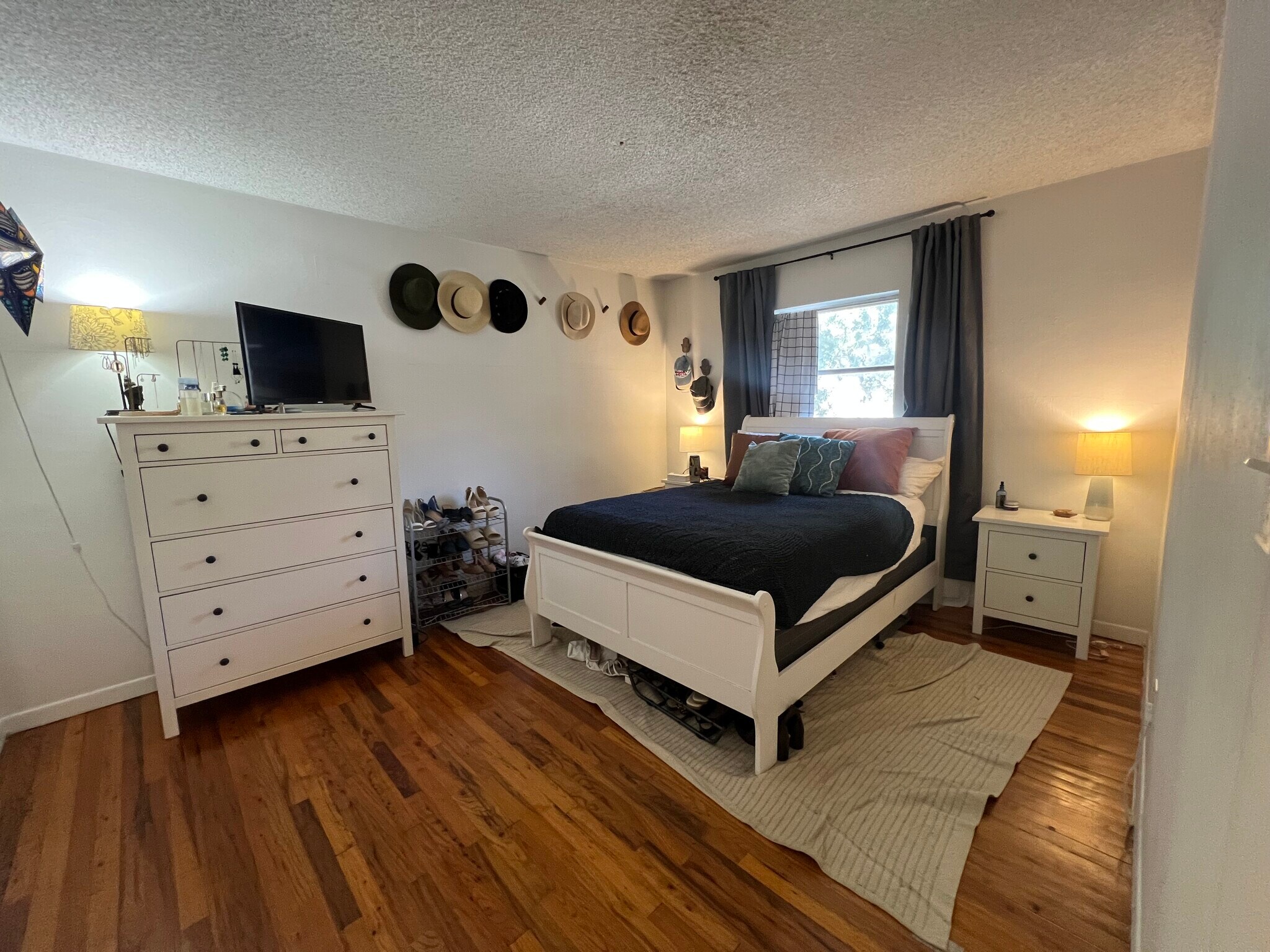 Building Photo - 320 Lakeview St