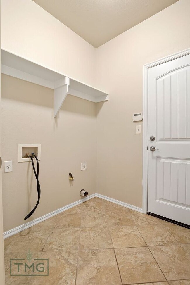 Building Photo - Luxury Gated Patio Home | 2 Bed, 2 Bath | Owasso, OK | Lawn Care Included