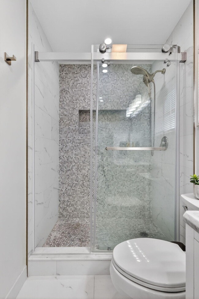 Building Photo - 5675 Queen Palm Ct