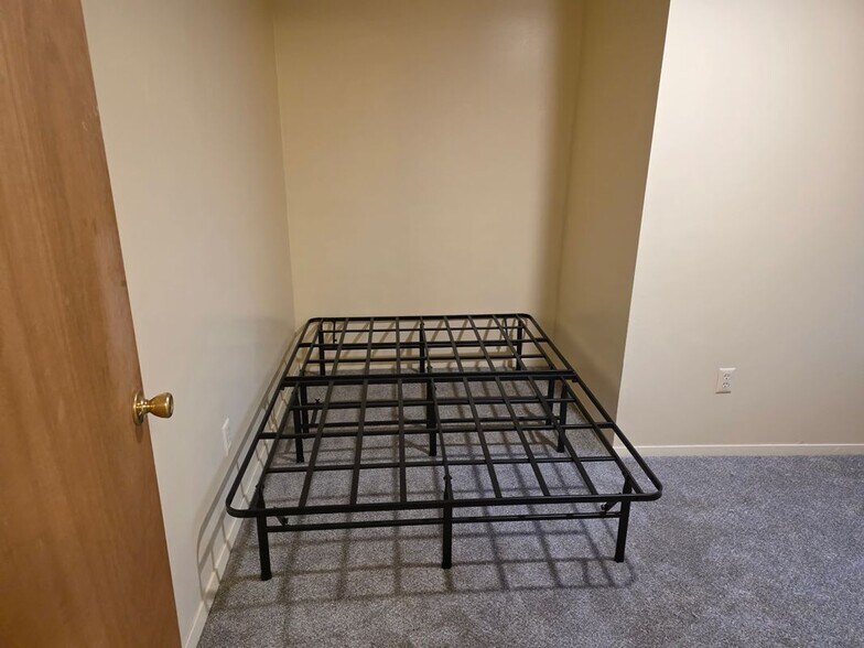 Building Photo - 1707 Meadowbrook Rd