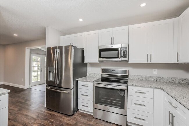 Building Photo - 5709 Ridgeway Dr