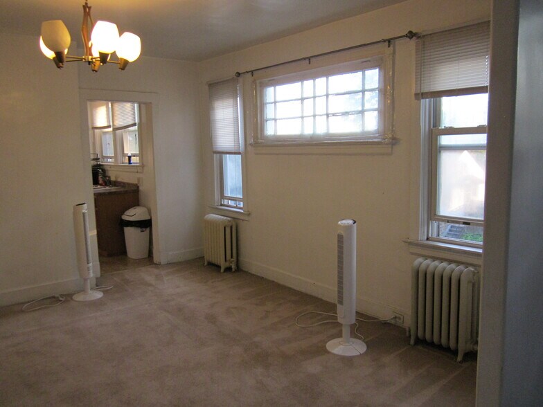 Building Photo - 5900 Phillips Ave