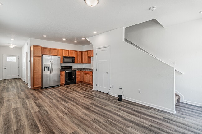 Building Photo - 1047 Oak Cir