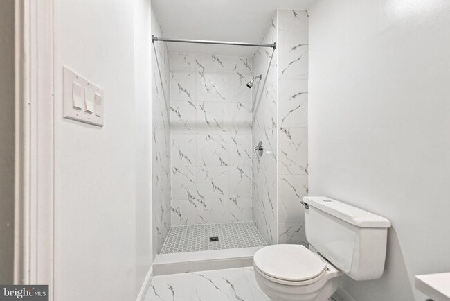 Building Photo - 8346 Stationhouse Ct