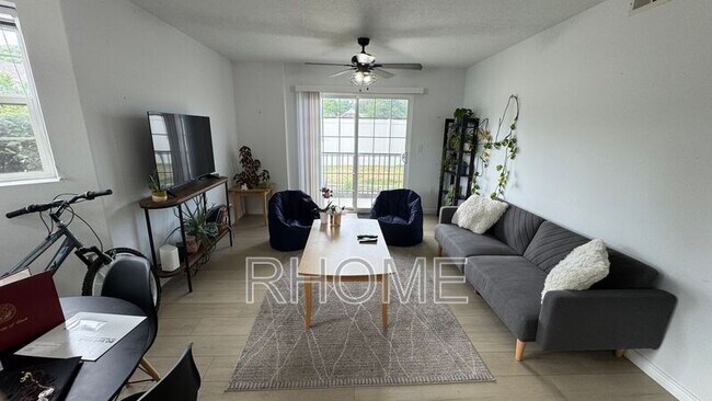 Building Photo - 1617 W Treille Ct