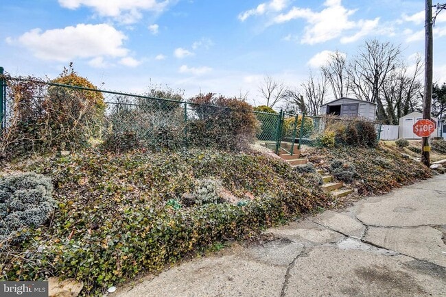 Building Photo - 666 Rively Ave