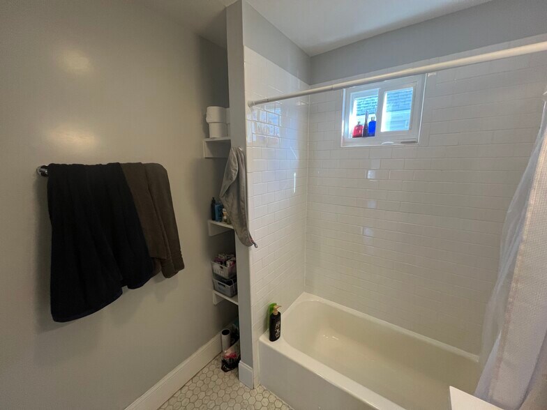 Building Photo - 337 Highland Ave