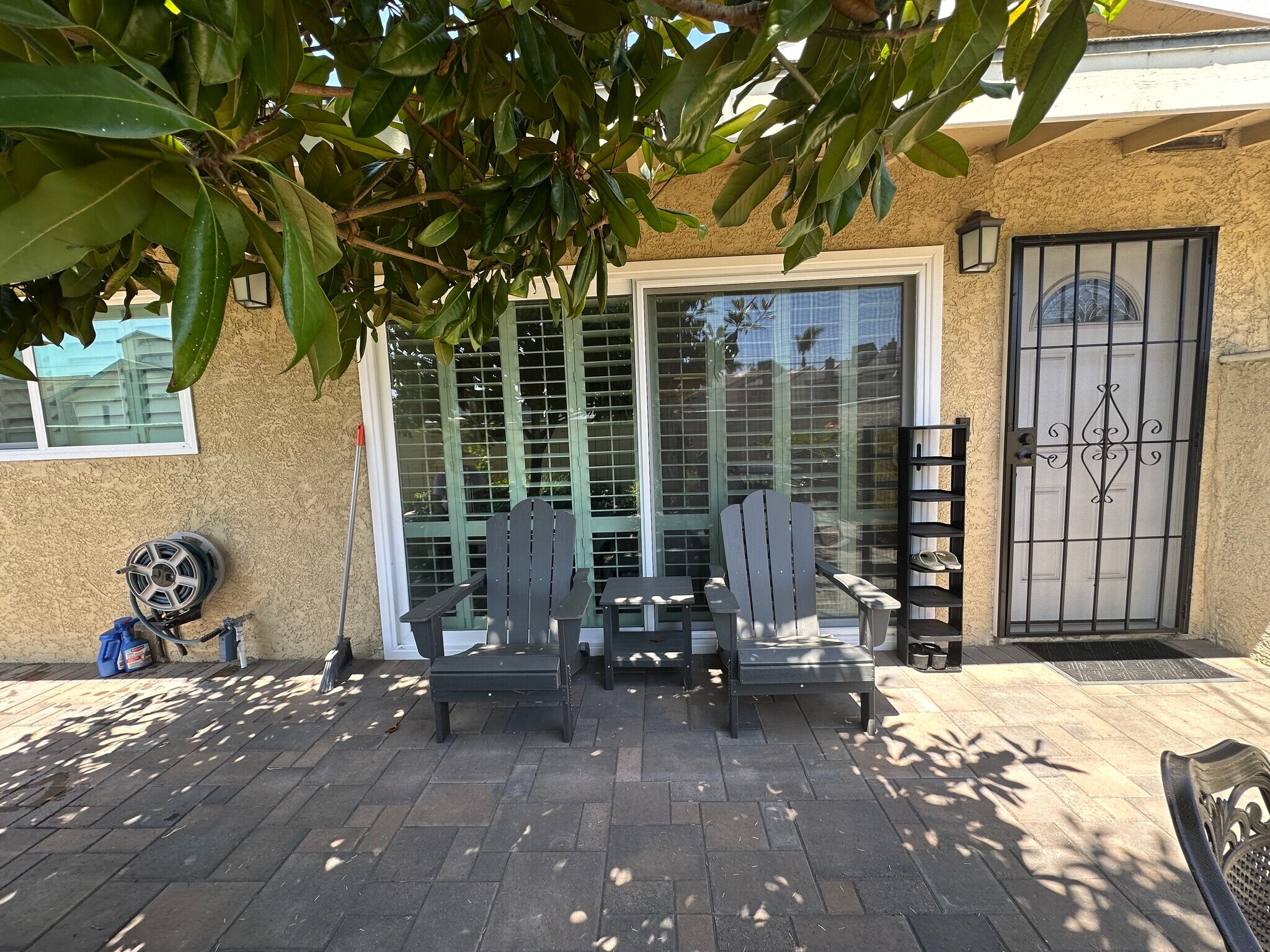 Private Courtyard - 14181 Goldenwest St