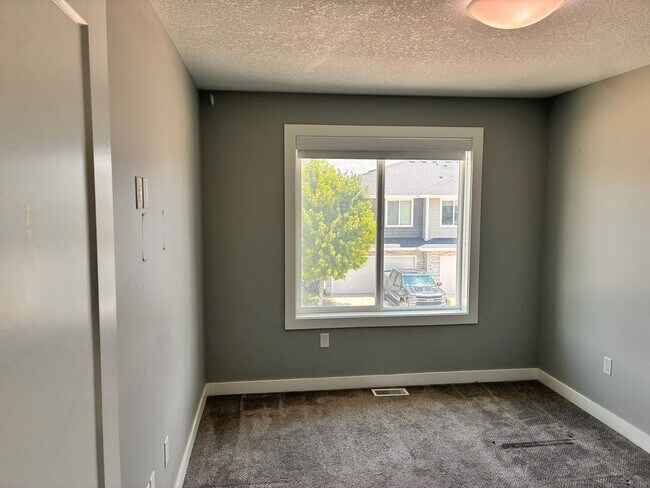 Building Photo - 3BR 2.5ba Townhome in Waukee