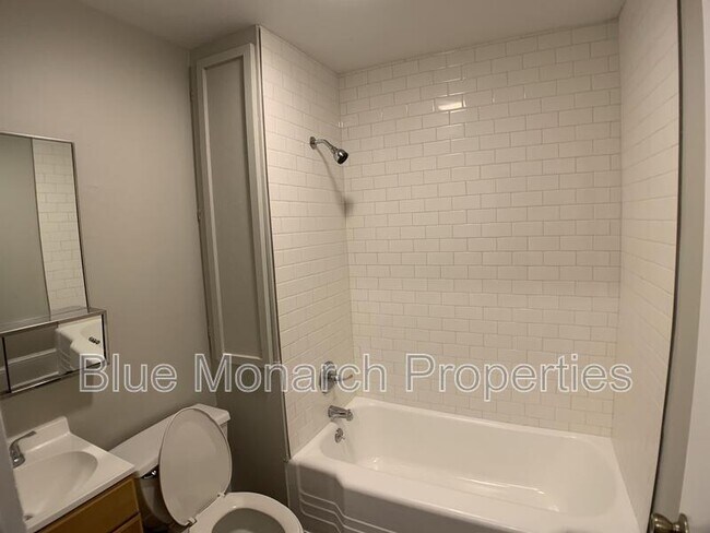 Building Photo - 427 Meller St