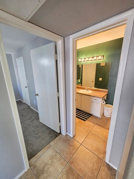 Bedroom #2/Bathroom #2 - 555 E Silverado Ranch Blvd