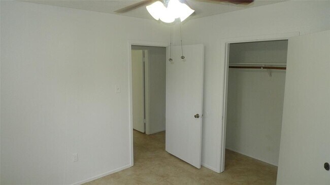 Building Photo - 11311 Verlaine Dr