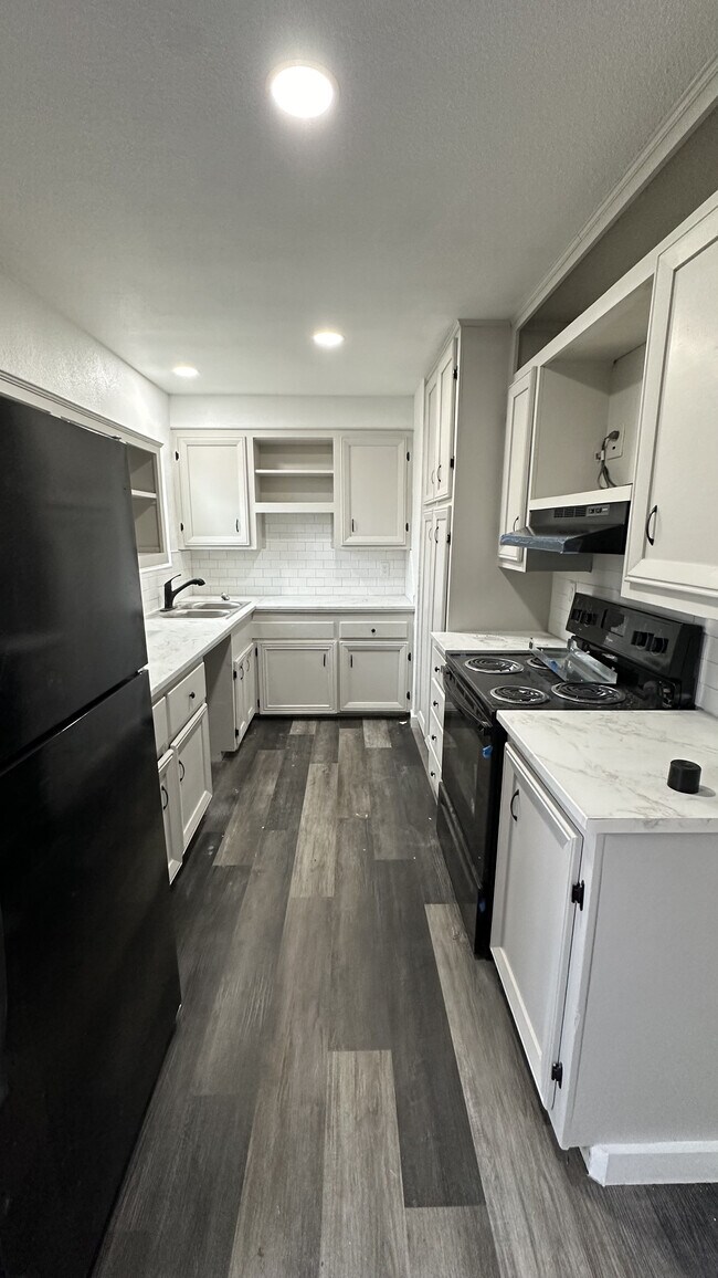 Kitchen - 5282 Questa Dr