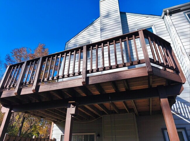 Building Photo - Charming Fair Woods Townhome Awaits