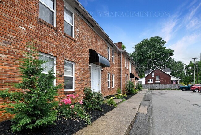 Primary Photo - 214 E 13th St