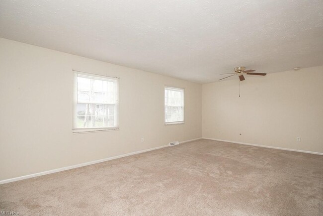 Building Photo - 1770 Rolling Hills Dr