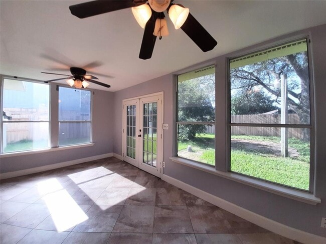 Building Photo - 16807 Rockstone