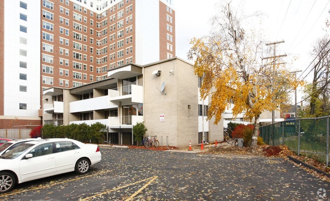 Building Photo - Park Plaza