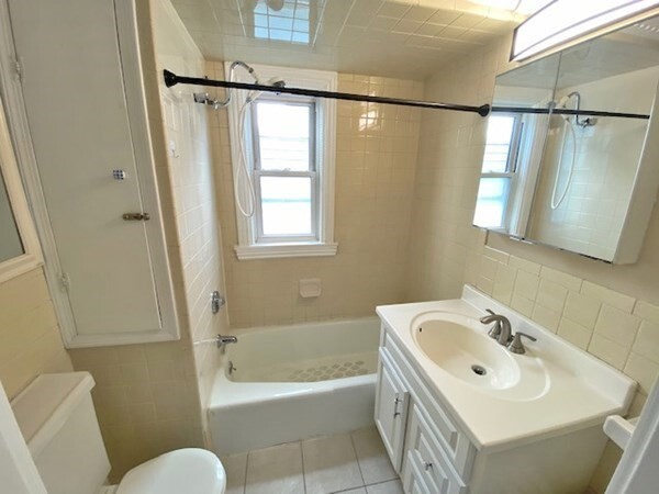 Building Photo - 369 Savin Hill Ave