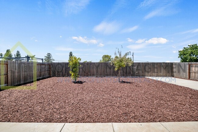 Building Photo - Modern & Spacious 5BD/3BA Home in South Sa...