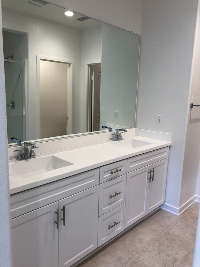 Building Photo - West Creek - 3 bedroom, 2.5 bath Townhome!