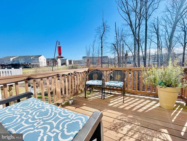 Building Photo - 127 Streamview Dr