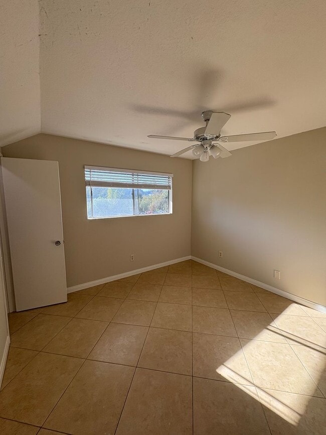 Building Photo - Huge 3 Bedroom 2 Bathroom in Resort Style Community in Mission Valley