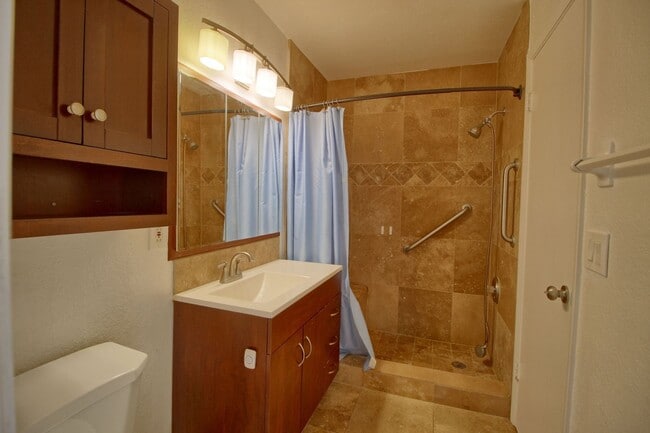 Building Photo - 743 Hummingbird Ln