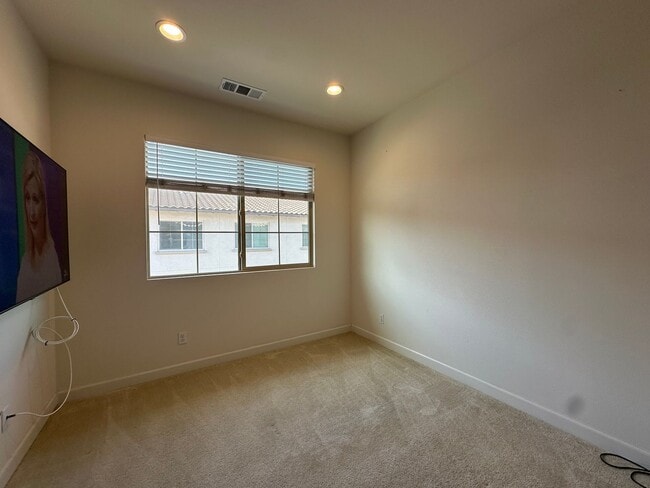 Building Photo - Room for Rent in Stanton-Prime Location