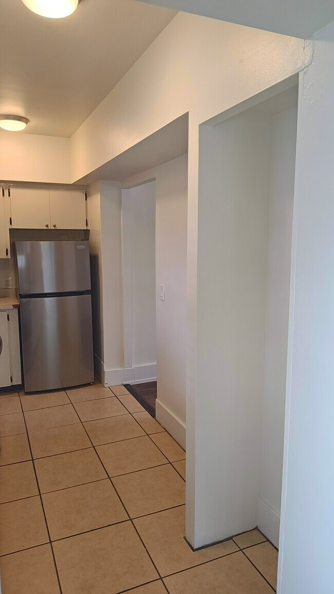 Building Photo - Royal Palm Carriage House
