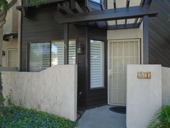 Building Photo - QUAILWOOD CUTIE IN GATED COMMUNITY!!!